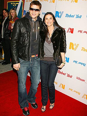 ashton kutcher and demi moore. DEMI MOORE amp;ASHTON KUTCHER