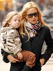 Kate & Ryder Check Out Costumes, George Clooney and More | Kate Hudson