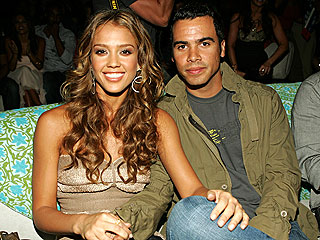 Couples Watch: Jessica & Cash, Brad & Angelina... | Cash Warren, Jessica Alba