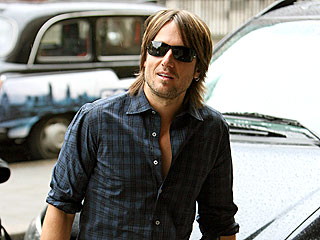 Keith Totes His Six-String in London, Nicole Richie and More | Keith Urban