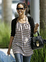 Halle Berry's Mother-Daughter Shopping Trip | Halle Berry
