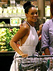 Rihanna Picks Up Produce in West Hollywood | Rihanna