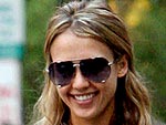 Jessica Alba Steps Out for Shopping and a Salad | Jessica Alba