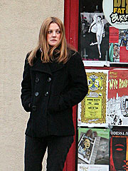 Drew Barrymore Gets Burritos To Go in Toronto | Drew Barrymore