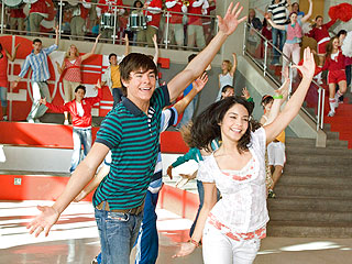 High School Sweethearts| High School Musical, Vanessa Hudgens, Zac Efron
