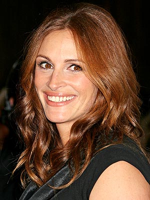 http://img2.timeinc.net/people/i/2007/gallery/40_fabulous/julia_roberts1300.jpg