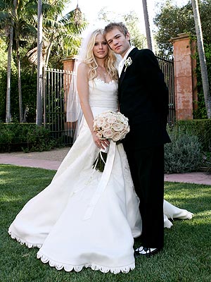 Avril Lavigne married to Deryck Whibley