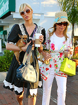 MOTHER KNOWS BEST photo | Paris Hilton