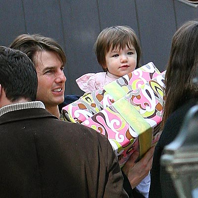 BIRTHDAY GIRLS photo | Suri Cruise, Tom Cruise