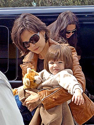 MOM'S LITTLE KITTEN photo | Katie Holmes, Suri Cruise