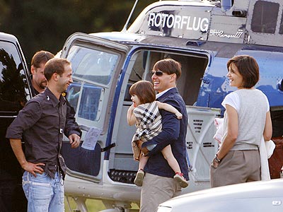FREQUENT FLIER photo | Katie Holmes, Suri Cruise, Tom Cruise