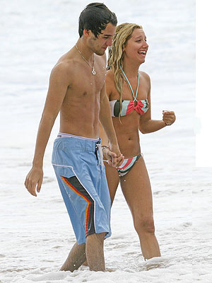 http://img2.timeinc.net/people/i/2007/gallery/teencouples/ashley_tisdale.jpg