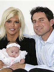 Howard K. Stern to Keep Dannielynn – For Now