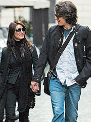 Ashlee Simpson Gives John & Jessica a Thumbs Up| Ashlee Simpson, Jessica Simpson, John Mayer