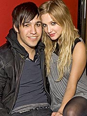 Ashlee Simpson Cares for Injured Pete Wentz