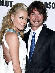 Rebecca Romijn Welcomes Twin Girls | Jerry O'Connell, Rebecca Romijn