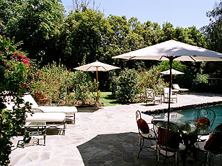 Dan Aykroyd's House Going for $4.2 Million| Celeb Real Estate, Dan Aykroyd