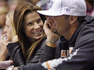 Hockey Fan Sandra Bullock Chills with Her Man | Jesse James, Sandra Bullock
