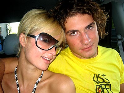 Stavros Niarchos dates Paris Hilton (now and then). But he once used to smooch: