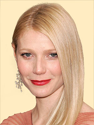 GWYNETH PALTROW LASHES AT