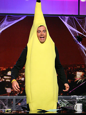 http://img2.timeinc.net/people/i/2007/specials/halloween/starscostumes/carson_daly.jpg