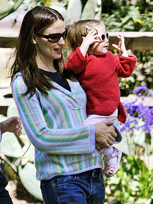 JENNIFER GARNER & VIOLET  photo | Jennifer Garner