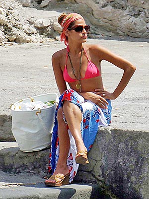 Bikini Actress Pics on Star Bikini Style   Eva Mendes   Rolesclass   People Com