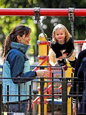 SWING KID photo | Jennifer Garner, Violet Affleck