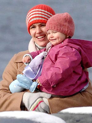 WINTER WONDERLAND photo | Jennifer Garner, Violet Affleck