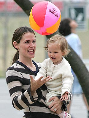 PLAY BALL photo | Jennifer Garner, Violet Affleck