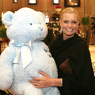 BEAR HUG  photo | Jaime Pressly
