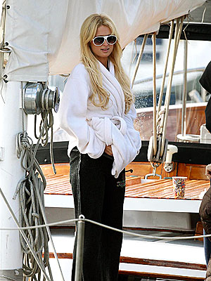 HOP ON BOARD photo | Paris Hilton