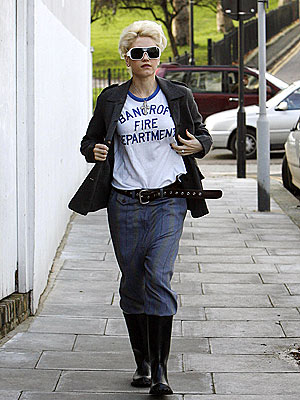 CASUAL FRIDAY photo | Gwen Stefani