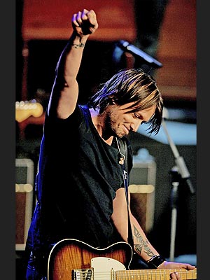 BACK IN ACTION  photo | Keith Urban