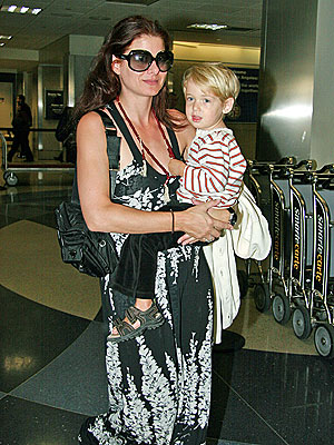 WORKING MOM  photo | Debra Messing