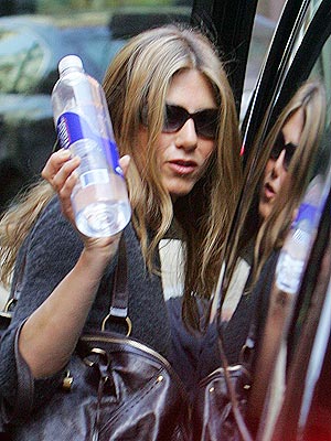 UNDER THE RADAR photo | Jennifer Aniston