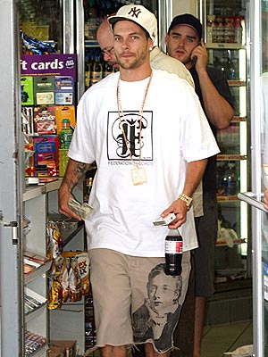 WALKING BILLBOARD  photo | Kevin Federline