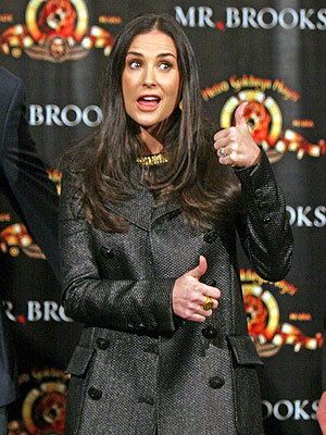 SIGN OF APPROVAL  photo | Demi Moore