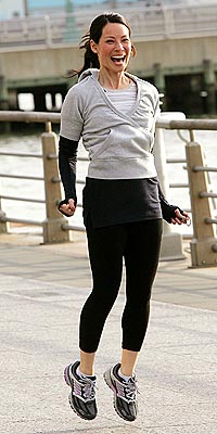 AIRBORNE EXPRESS photo | Lucy Liu