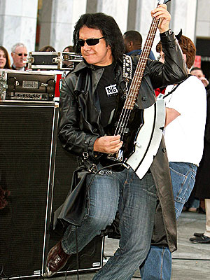 gene simmons guitar hero. Gene Simmons