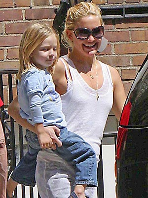 LIFT OFF photo | Kate Hudson