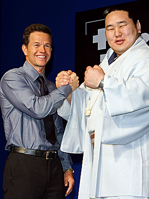 STRONG-ARMED photo | Mark Wahlberg