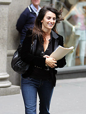 PAPER TRAIL photo | Penélope Cruz