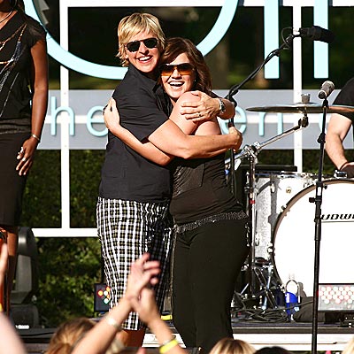 SQUEEZE PLAY photo | Ellen DeGeneres, Kelly Clarkson