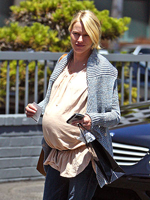 SHOPPING FOR TWO? photo | Naomi Watts