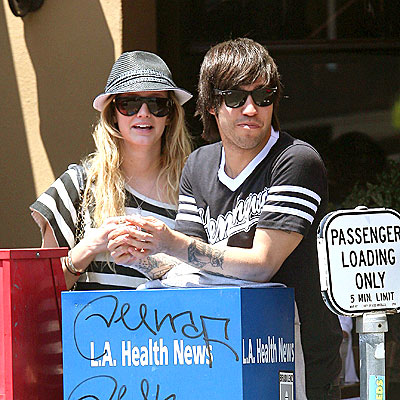 GOOD NEWS photo | Ashlee Simpson, Pete Wentz