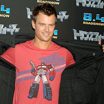 HIS BIG REVEAL photo | Josh Duhamel