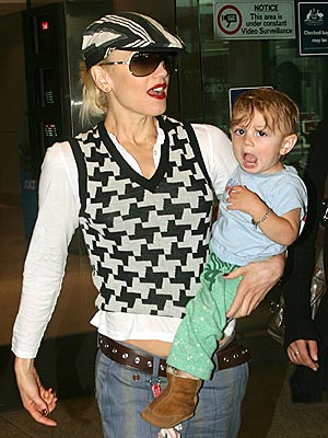 ON THE FLY  photo | Gwen Stefani