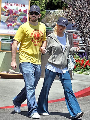ON THE MEND photo | Christina Aguilera