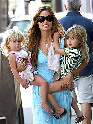 HANDS ON MOM photo | Denise Richards